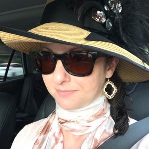 Meet your Posher, Ailanis